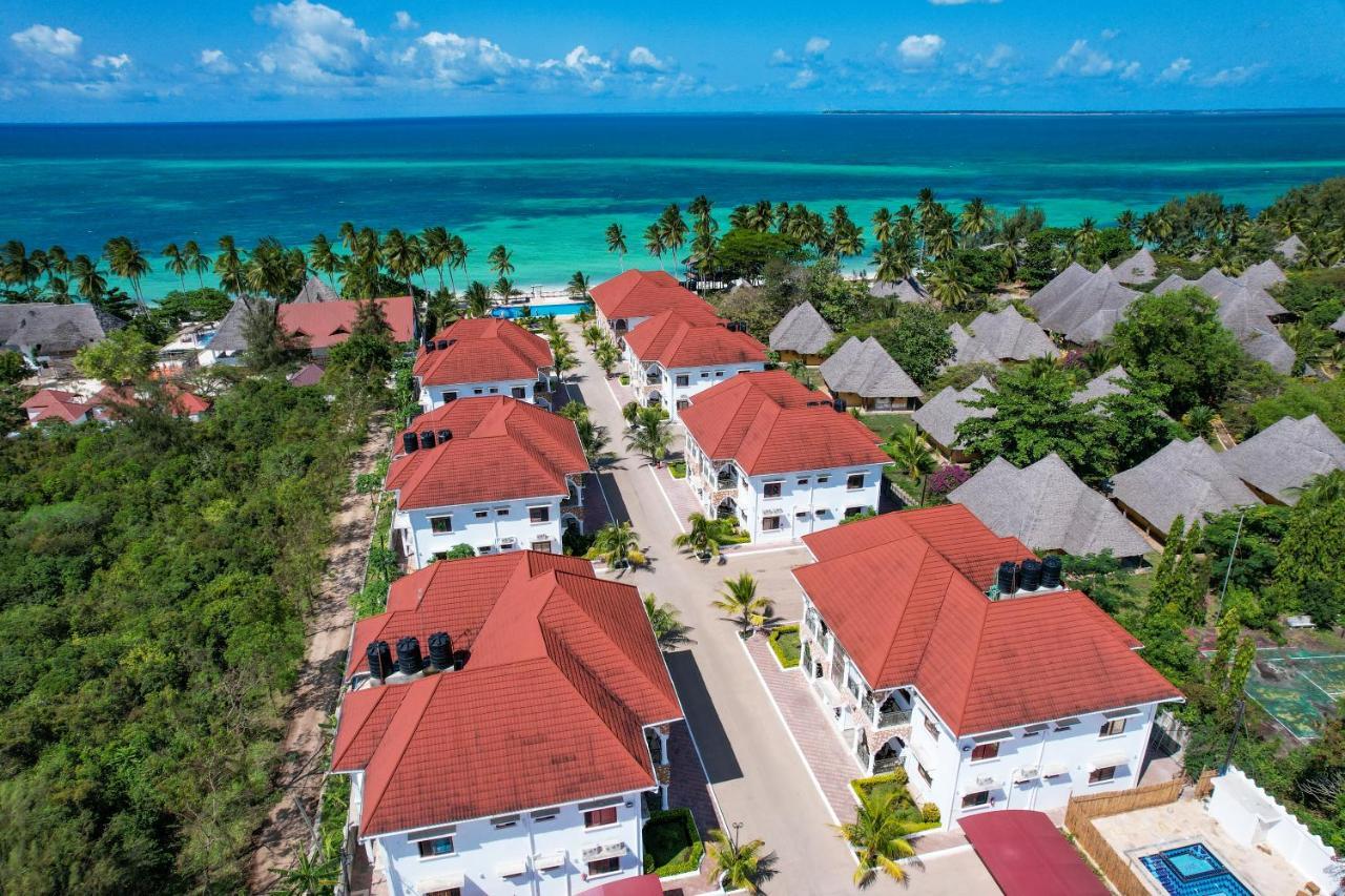 Sunny Palms Beach Bungalows Uroa Bagian luar foto